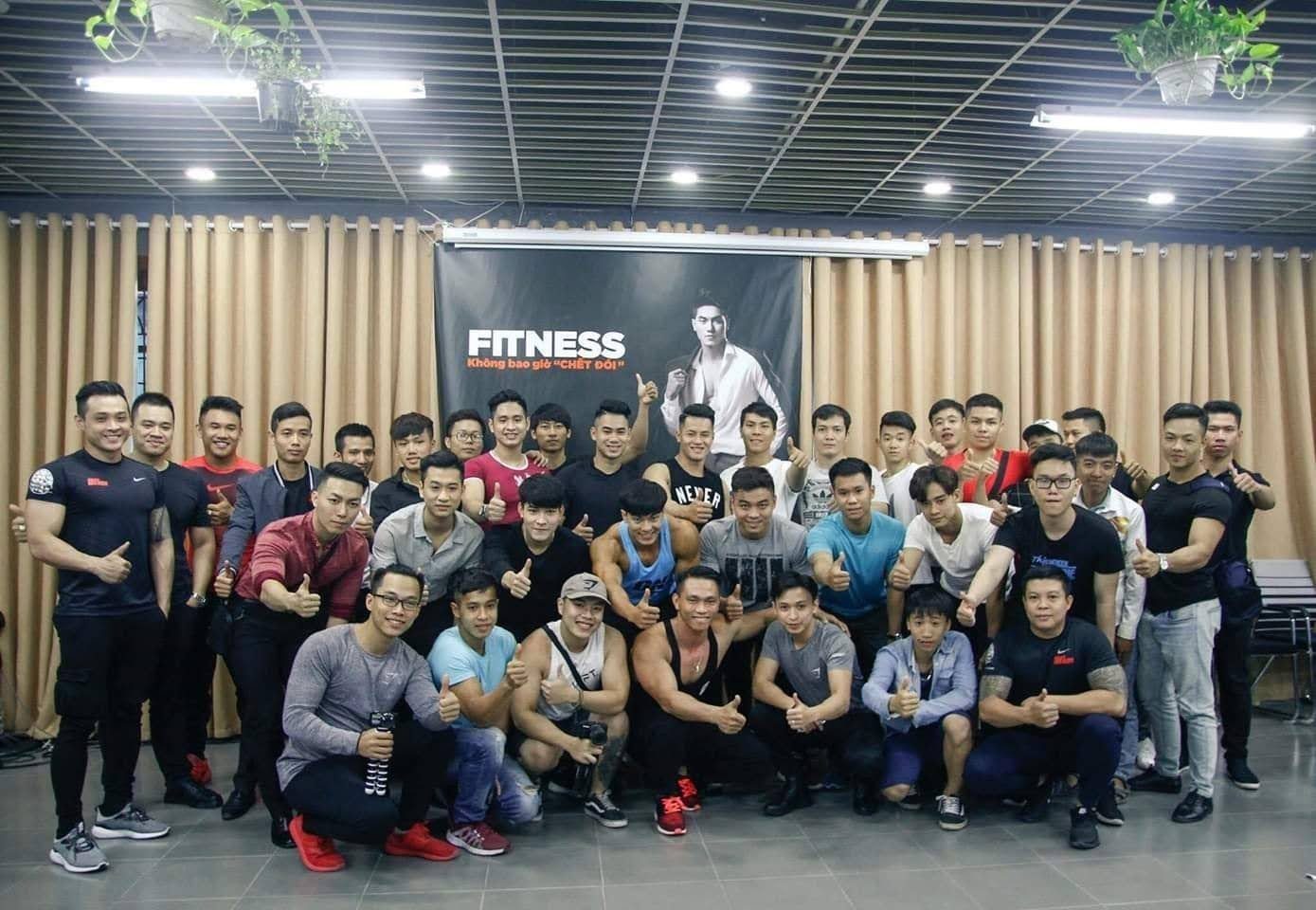 Học viên khóa huấn luyện viên tại phòng tập
